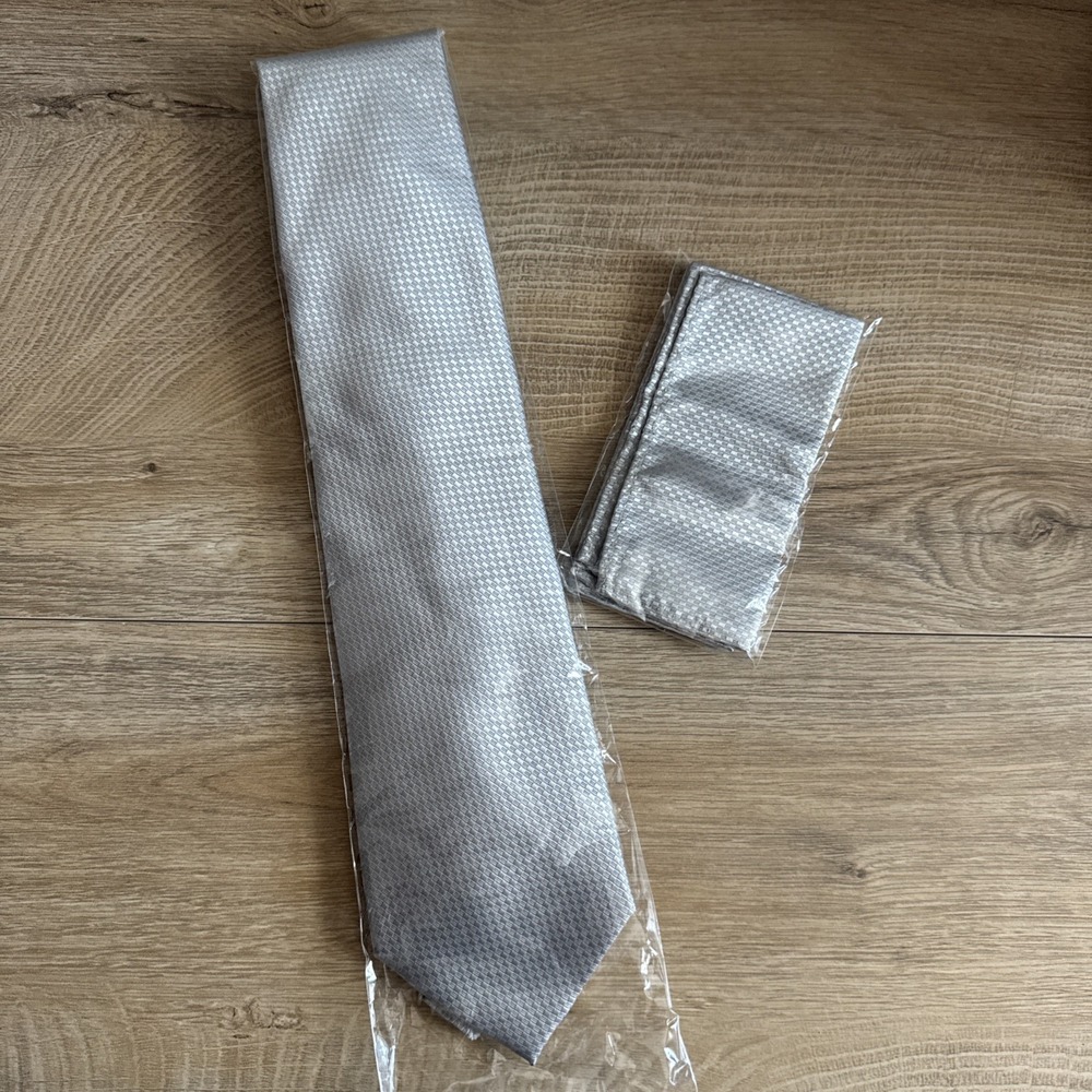 Bruno Pirttelli‎ Tie and Pocket Square Silver Squares New In Package